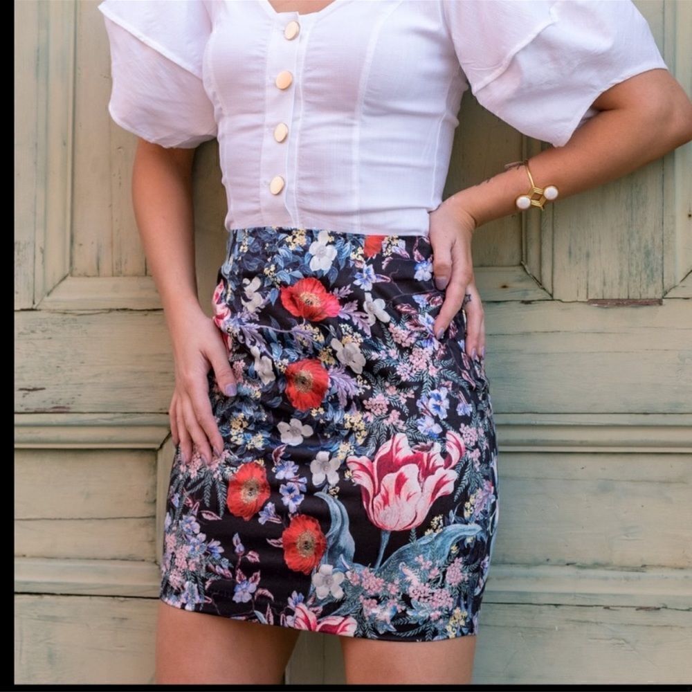 MinkPink Botanica Mini Skirt, Floral Size M, NWT